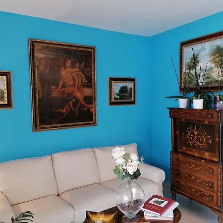 B&byanet's Beautiful House Bed & Breakfast