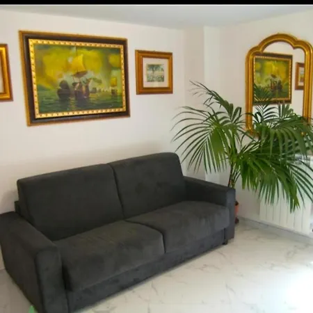 B&byanet's Beautiful House * צ'יוויטווקיה