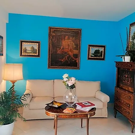 B&byanet's Beautiful House Bed & Breakfast